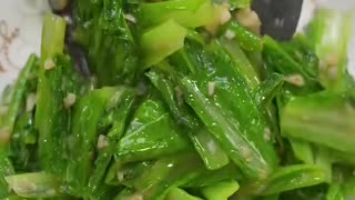 Quick and Easy Stir Fried Lettuce