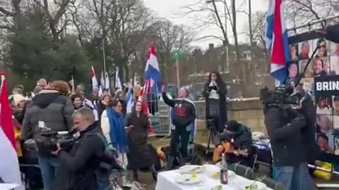Pro-Israel protesters, families of hostages sing to welcome Shabbat outside ICJ