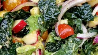 Kale Avocado Salad 💯