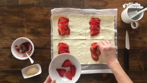 How to make PUFF PASTRY with STRAWBERRIES -- A quick and easy dessert