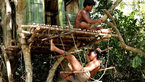 Build the Highest and BeautifulTreehouse From Bamboo By Jungle Men