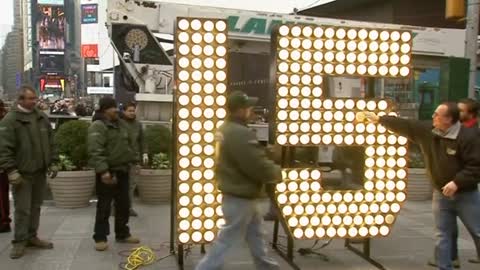 Giant number "15" arrives in Times Square ahead of New Year's Eve