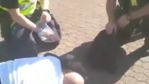 Australian Police torturing elderly man for not wearing a F..Mask!! RIP