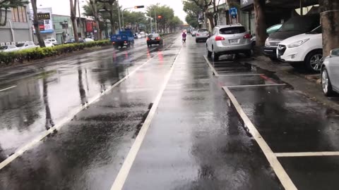 20_1221 Cycling in thr Rain