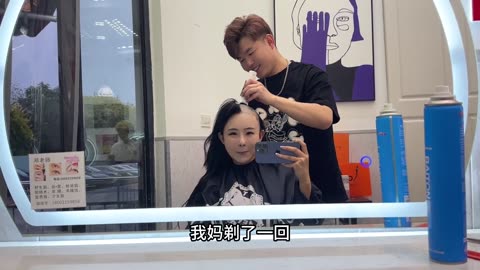 Chinese girl shaves her head bald in the salon