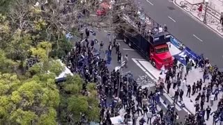 Trio elétrico com Ivete Sangalo marca protesto de policiais civis no Rio Grande do Sul