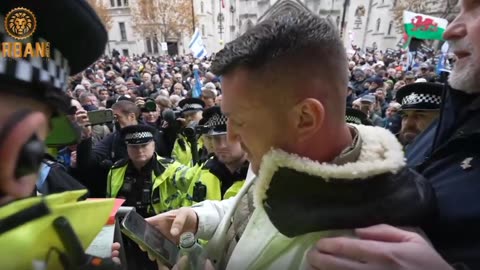 London Police have seized Tommy Robinson for the crime of journalism