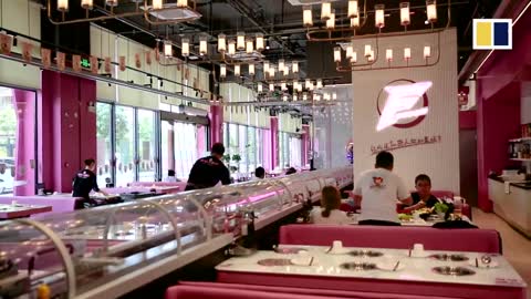 Robot restaurant: machines prepare, cook and serve all the food at eatery in China