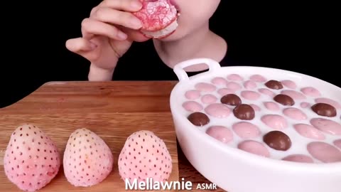 ASMR MUKBANG｜PINK ICE CREAM, MAGNUM, CHOCOLATE, MALTESERS, FROZEN FRUITS 핑크색 디저트 EATING SOUNDS