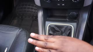 HOW TO DRIVE A MANNUAL CAR!!