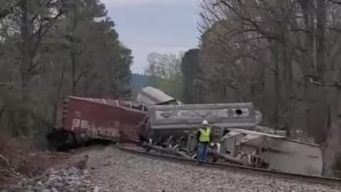 ANOTHER NORFOLK SOUTHERN TRAIN DERAILED, THIS TIME IN ALABAMA