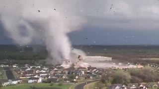 Tornado hits Kansas