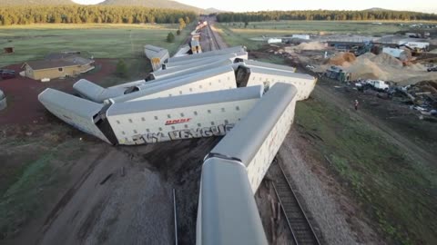 Drone footage shows major train derailment in central Arizona