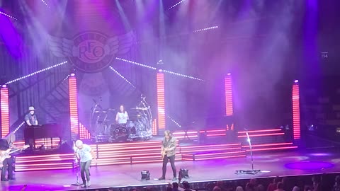REO Speedwagon - Roll With the Changes 9-3-2022 Duluth