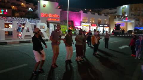 Tourists Joins Performers In Street Dance