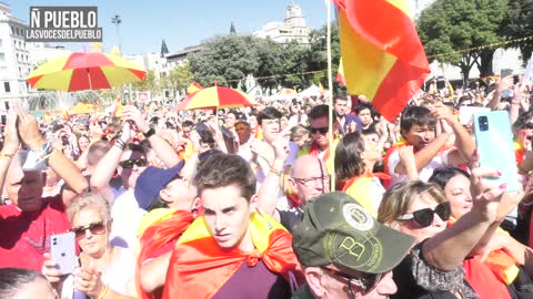 Las catalanas festejan el Día de España con paseos y visita al puerto de Barcelona