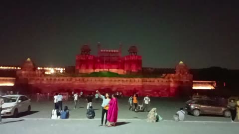 Overall lal qila at night is a mesmerizing sight offering