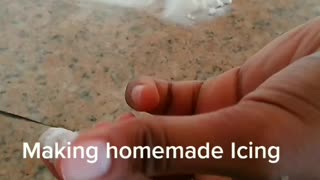 Making homemade icing sugar without blander