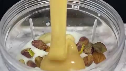 How to make energy shake with Banana and Dry fruits