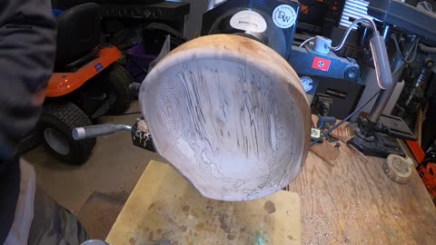 Woodturning a beautiful Spalted sycamore