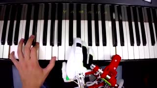 Pianists learn to play with extra robotic thumb