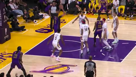 NBA - LeBron makes a surgical pass to AD for the finish line! Pelicans-Lakers