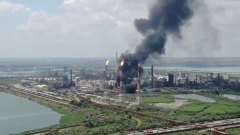 Explosion at Petromidia Oil refinery in Constanta Romania (Breaking News)