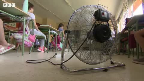 Spain heatwave brings record temperatures - BBC News