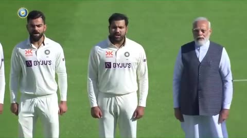 PM Narendra Modi Singing our National Anthem in cricket Ground. Xtremerj21.