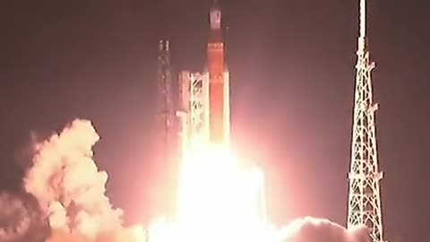 NASA LaunchesMassive Rocket