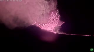 Hawaii's Mauna Loa spews lava into night sky