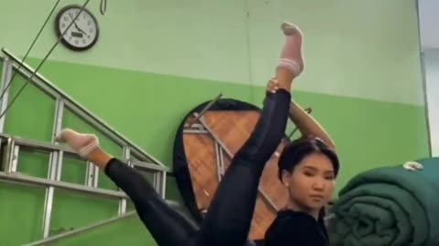 # Competitive aerobics student daily # warm-up # acrobatics