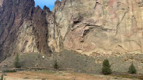 Central Oregon – Smith Rock State Park – Close Up View of Smith Rock – 4K