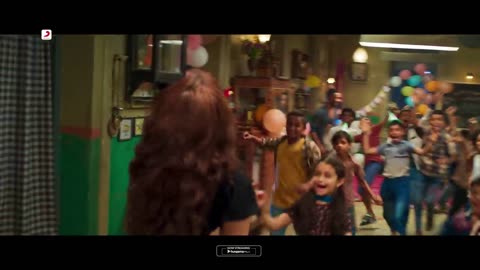 Chikni Chameli - Scene from the Movie 'Brahmāstra' - Ranbir Kapoor - Alia Bhatt - Shreya Ghoshal