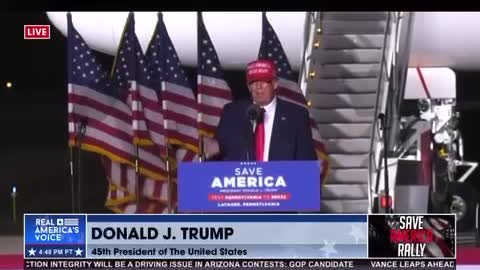 Donald Trump Tells His Plane Story at Rally