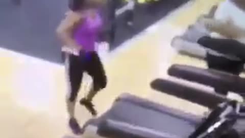 Funny girl in gym on the Treadmill.🏃‍♂|| Funny girl 😀😀🤣 || Follow for more