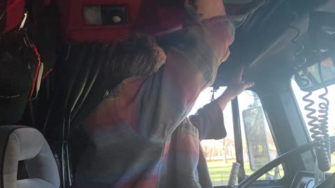 DISCOVERING LEAK IN AIR HORN on the FREIGHTLINER