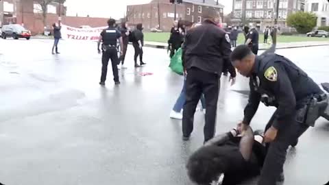 BLM PROTESTER TRIED PUTTING HER HAND ON POLICE AND GET PUNCHED AND ARRESTED!