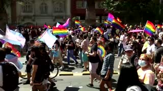 Thousands march in Chilean capital's pride parade