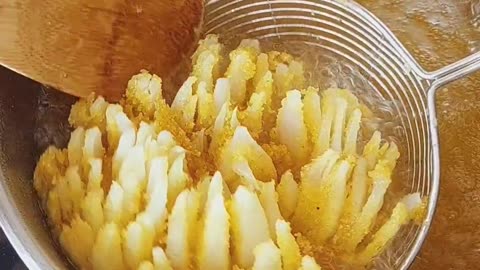 Lid the secret for Perfect Blooming Onion. Blooming Onion made at home better than Outback