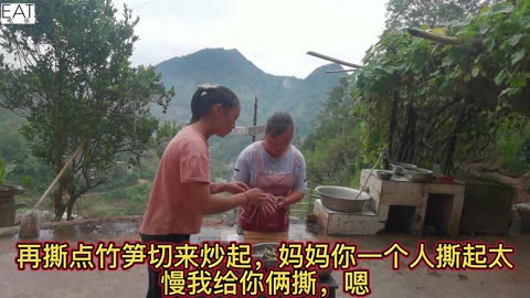 Today I eat twice-cooked pork, fried bamboo shoots, fried konjac, vegetarian