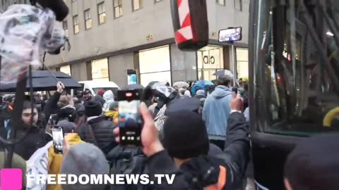 Violenze di manifestanti a Manhattan fuori nella raccolta fondi per Biden