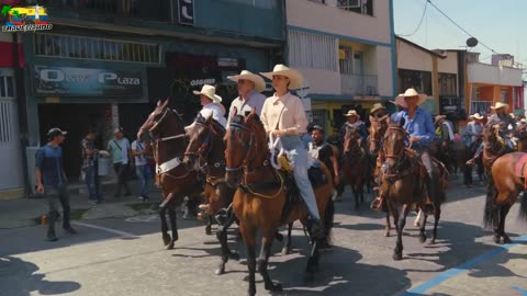 Impresionante CABALGATA en La Feria de Maniza