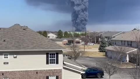 Plainfield, Indiana - Walmart Distribution Ctr up in flames - Nothing happening?