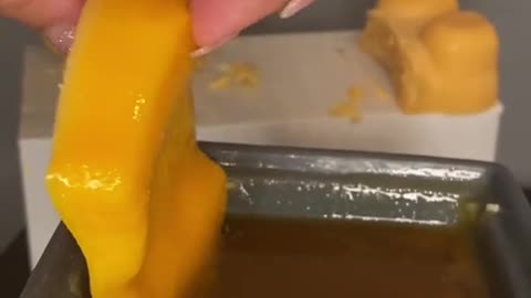 LARGEST GUMMY BEAR WAX MELT IN THE WORLD WITH CASH INSIDE!