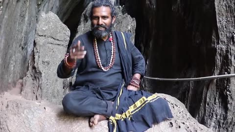 Himalayan sanyasi teaches how to do meditation properly