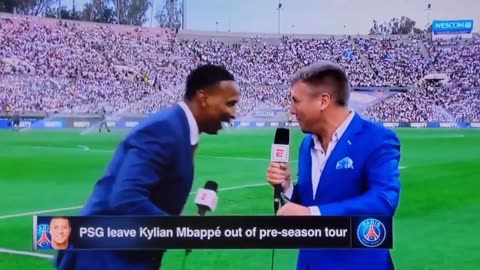 Former footballer and now sports commenter Shaka Hislop collapses 'SADS' style live on TV! 👀