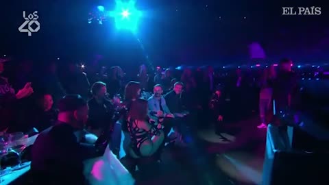 Anitta perrea a Ayuso en la gala de premios de Los40 Music Awards