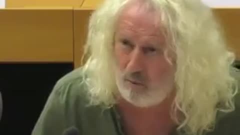 L'industria delle armi ama la guerra - Mick Wallace 🇨🇮