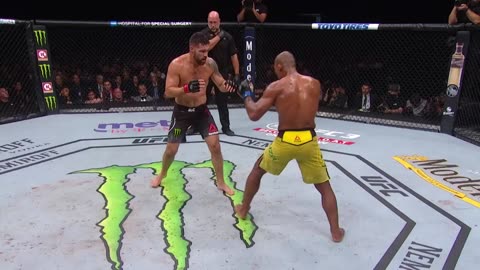 Ronaldo Souza vs Chris Weidman | Instant Classic